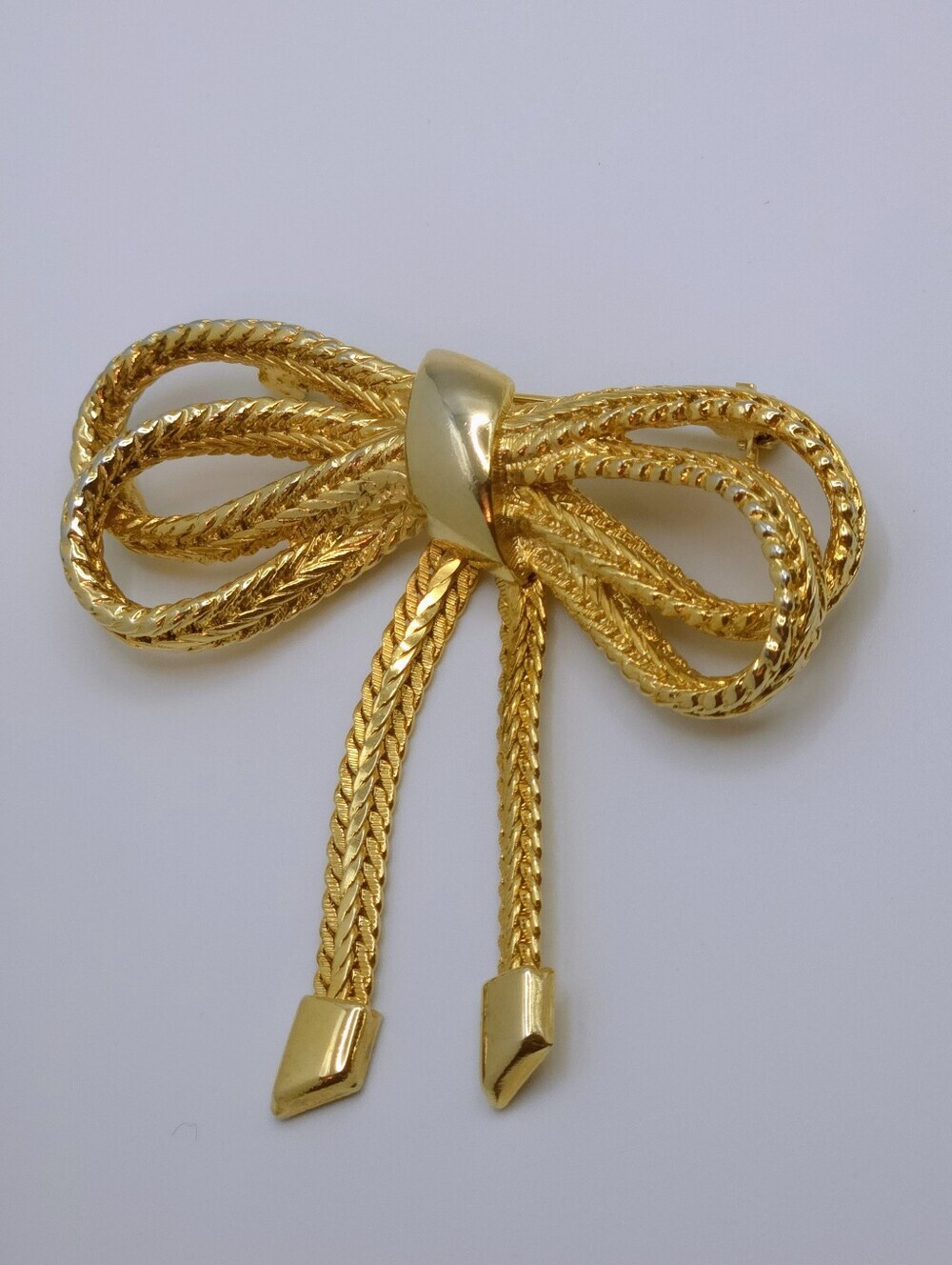 Vintage Gold Tone Bow Brooch - Picture 10 of 17